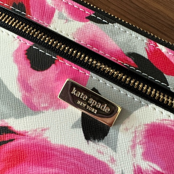 Kate spade ♠️ wallet - Picture 2 of 4